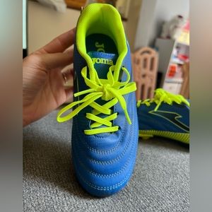 Joma cleats Size 2Y 💚💙